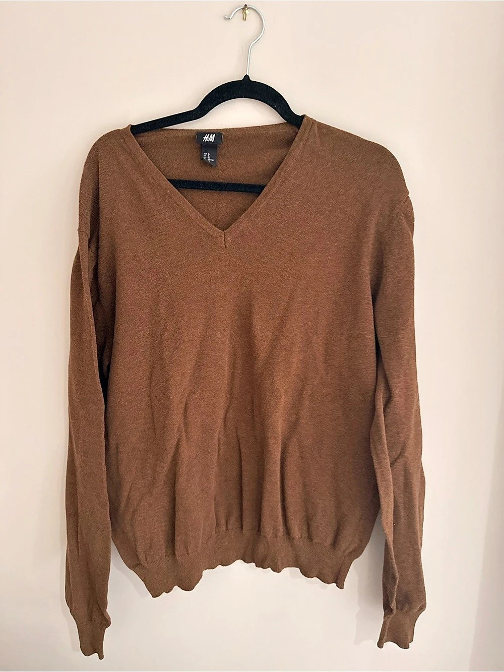 H&M V-Neck Sweater in Brown Size XL Like New
